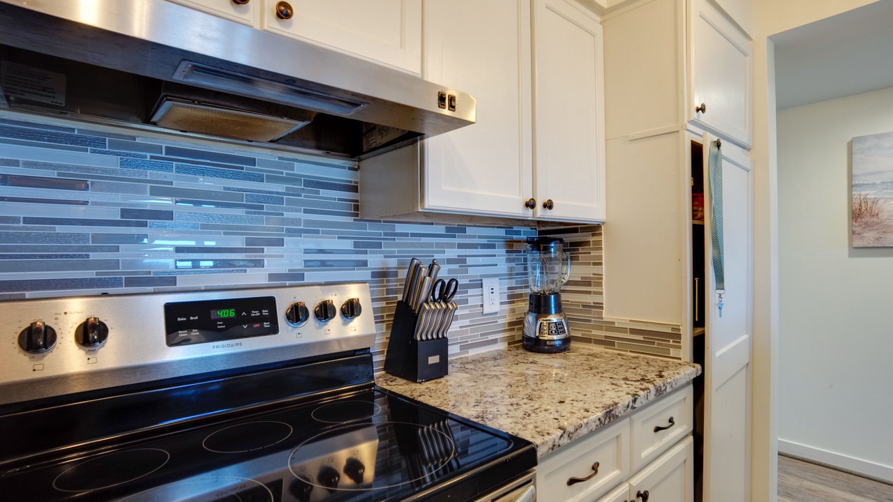 Photo of Kitchen in Oceanmarsh Subdivision