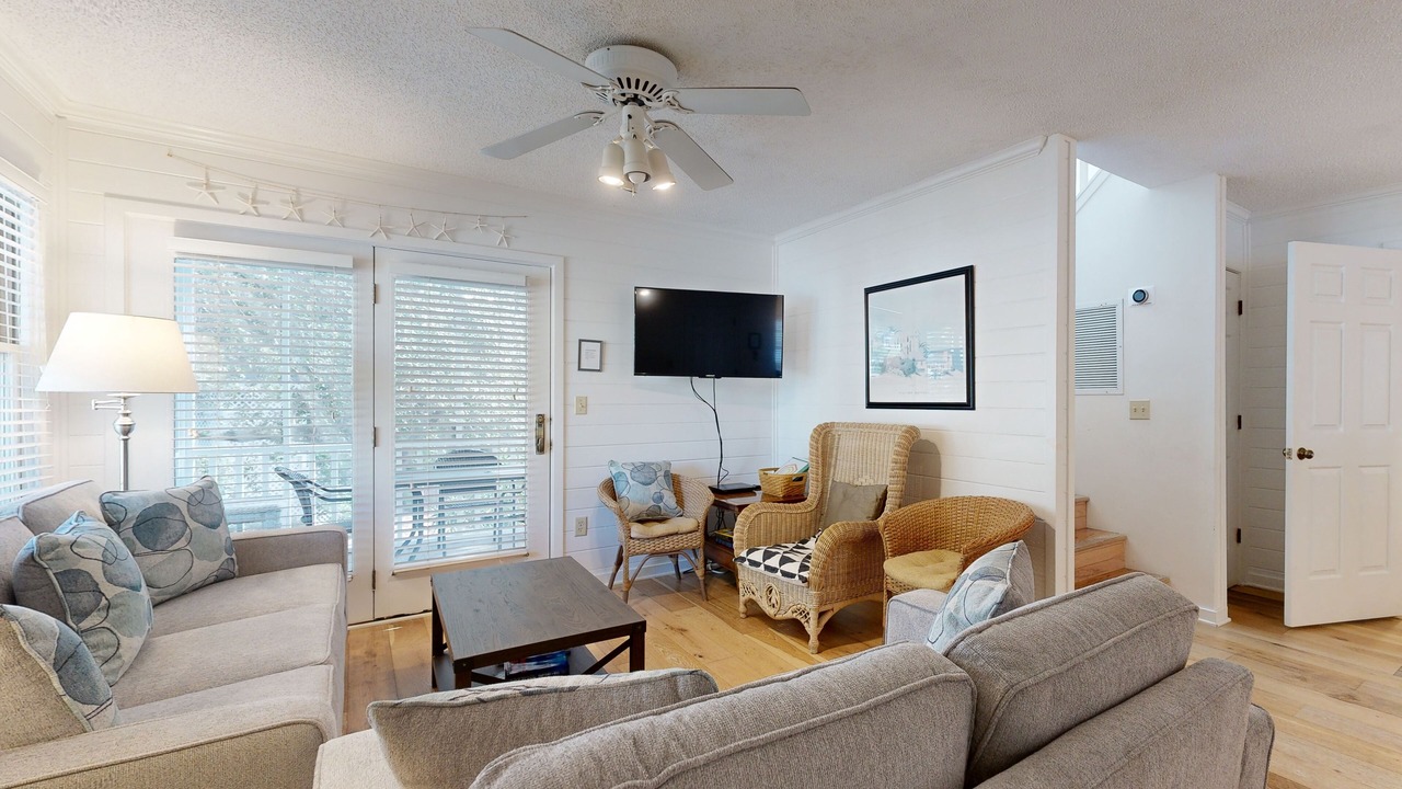 Photo of Livingroom in Pelican Bay