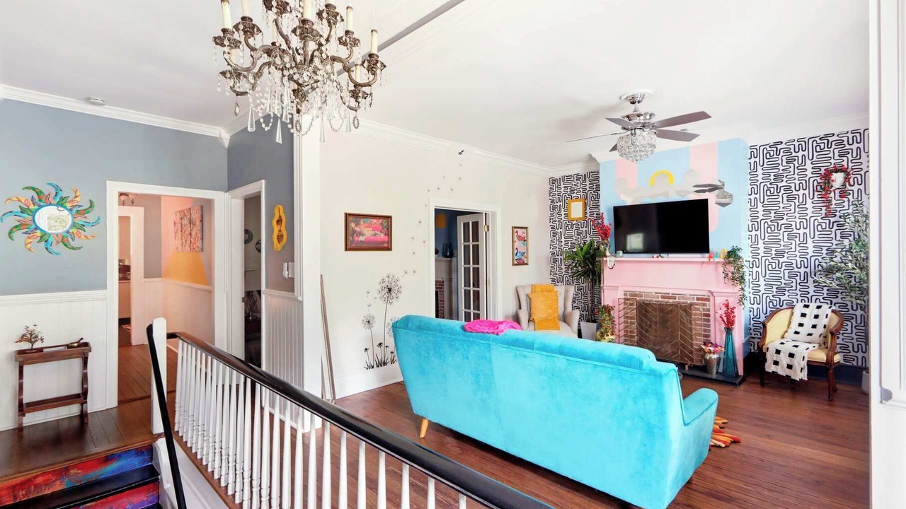 Photo of Livingroom in Historic District - North