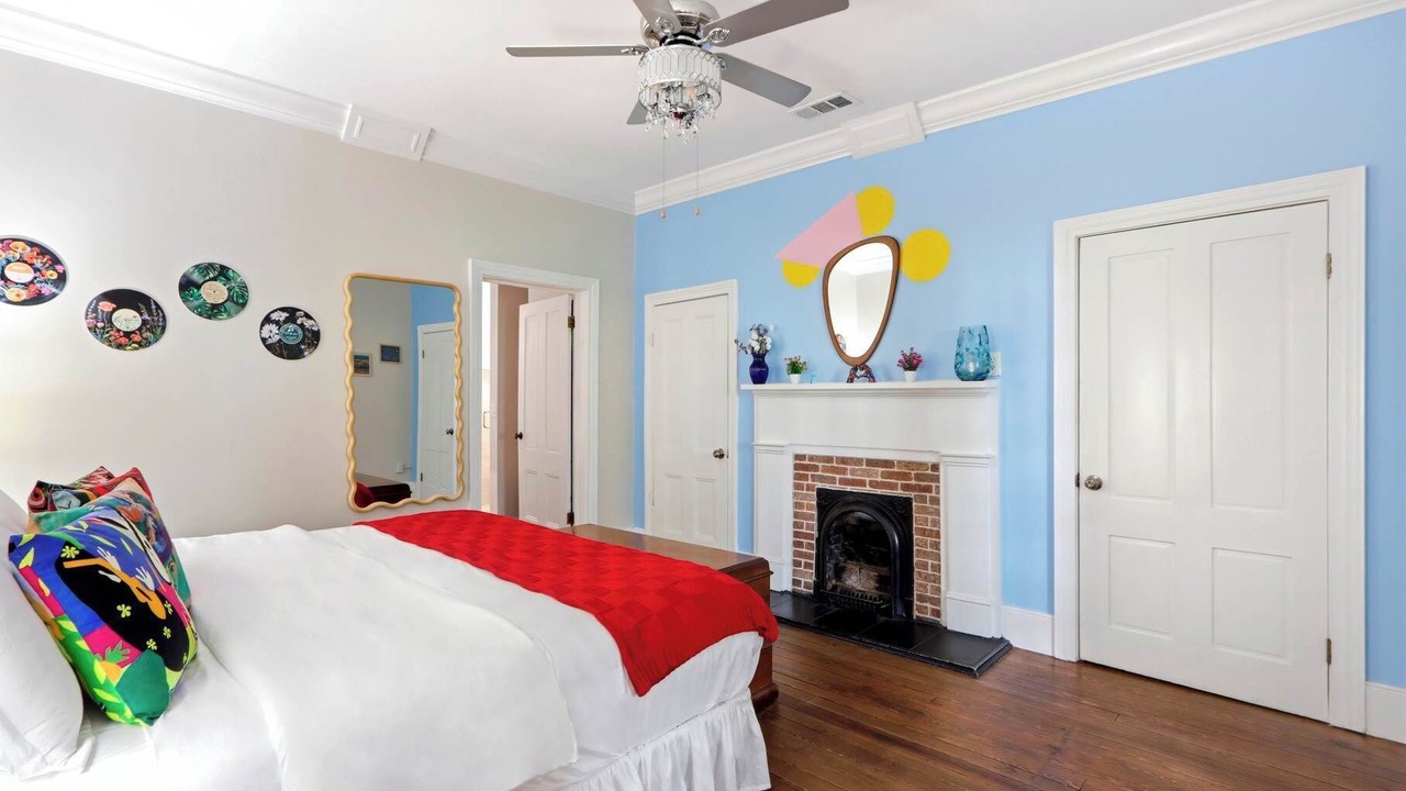 Photo of Bedroom in Historic District - North