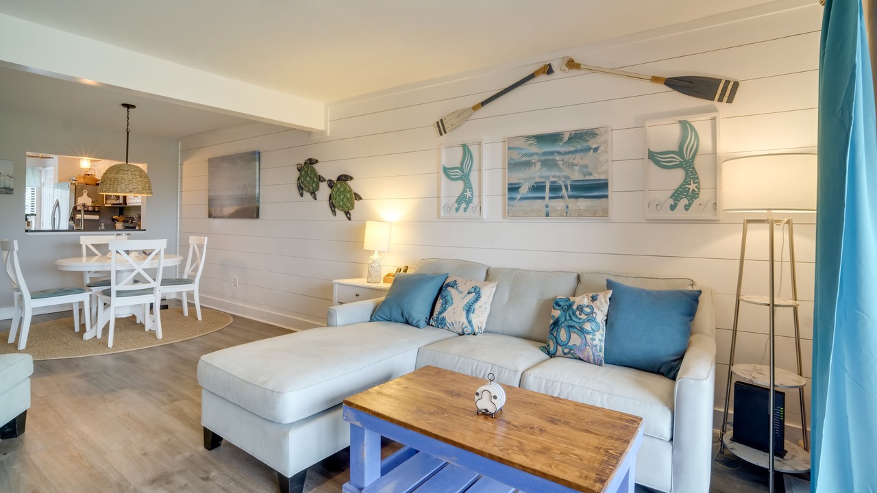 Photo of Livingroom in Oceanmarsh Subdivision