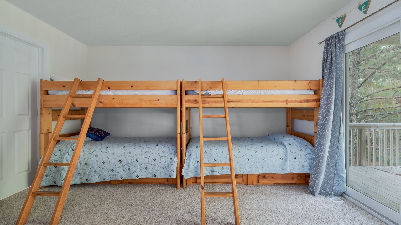 Photo of Bedroom in Monteray Shores