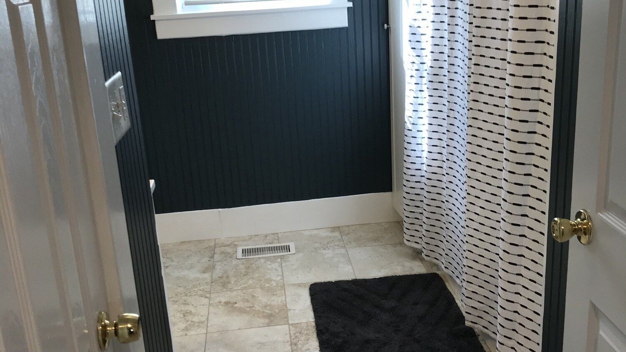 Photo of Bathroom in Thunderbolt