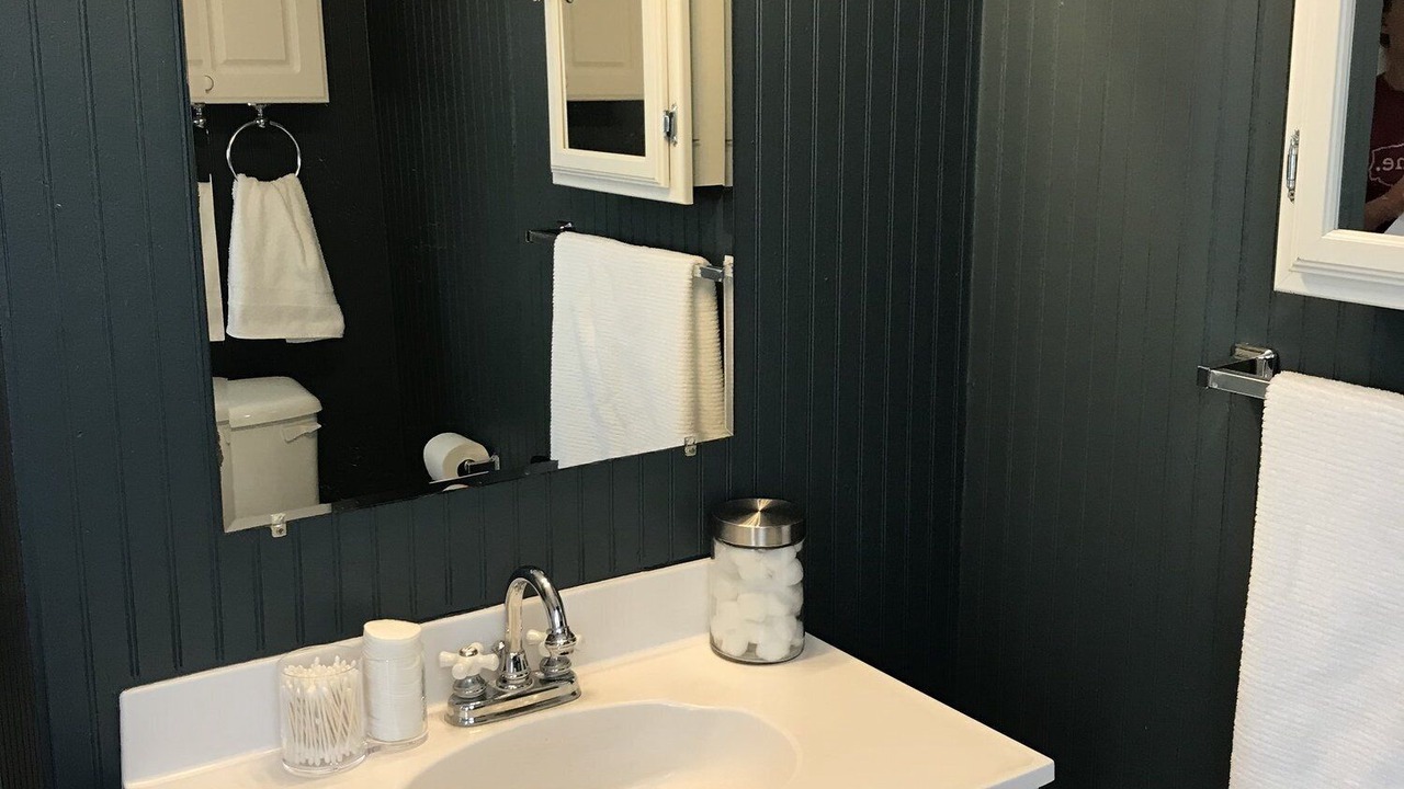 Photo of Bathroom in Thunderbolt
