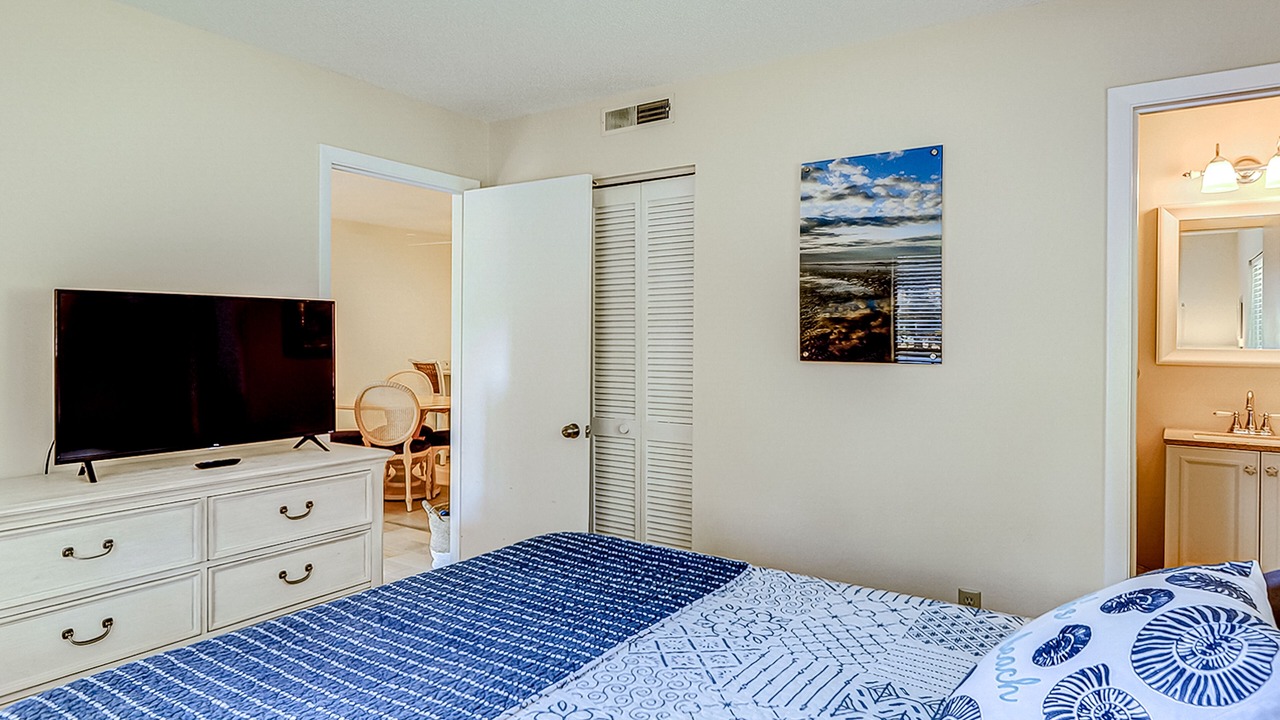Photo of Bedroom in Folly Field