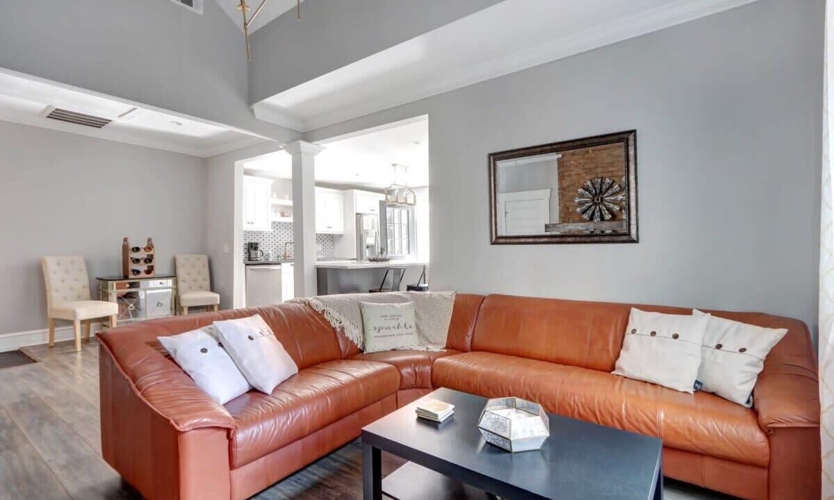 Photo of Livingroom in Savannah Victorian District