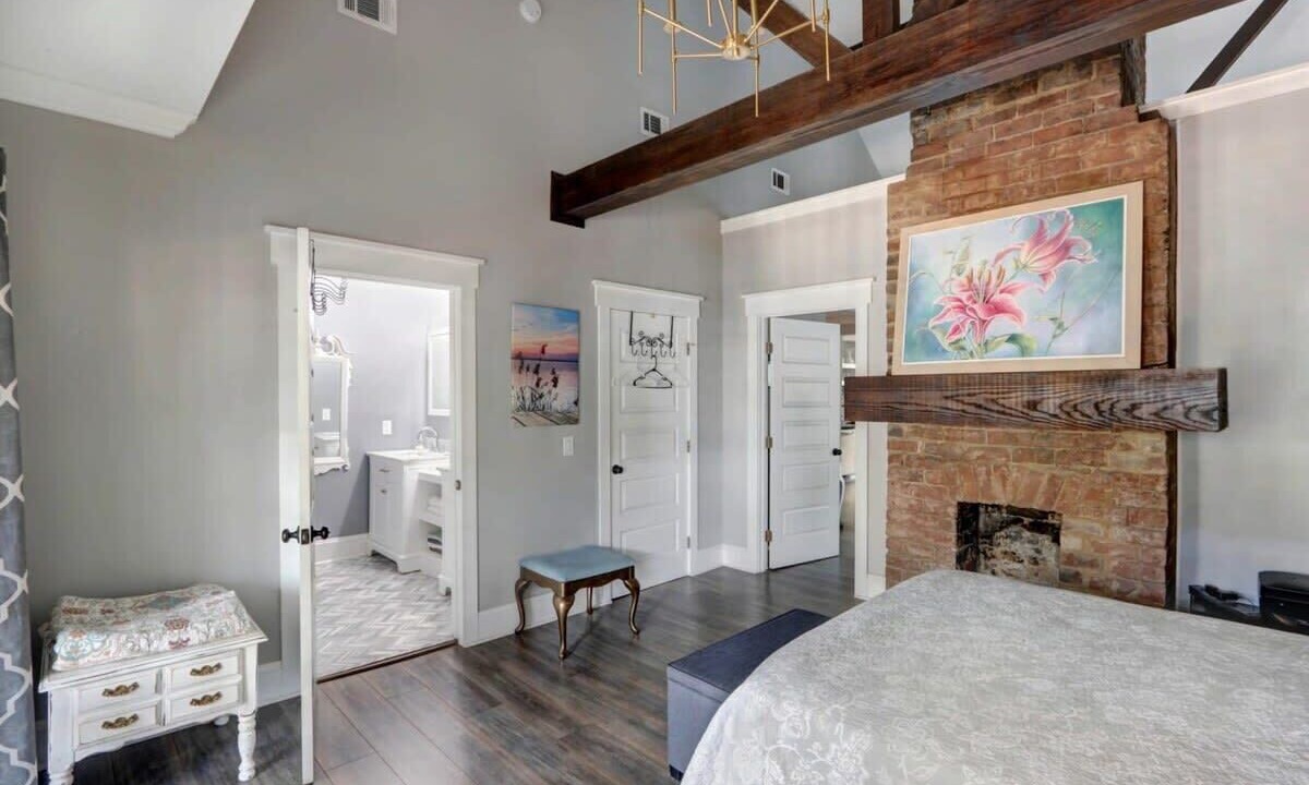 Photo of Bedroom in Savannah Victorian District