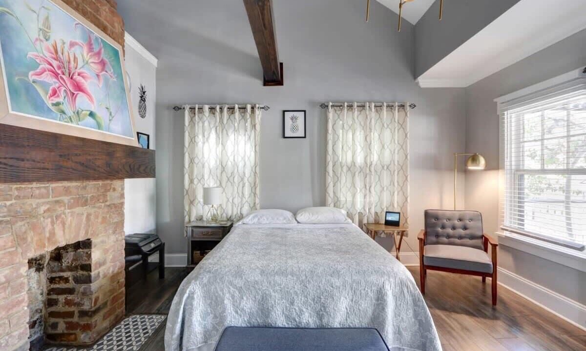 Photo of Bedroom in Savannah Victorian District