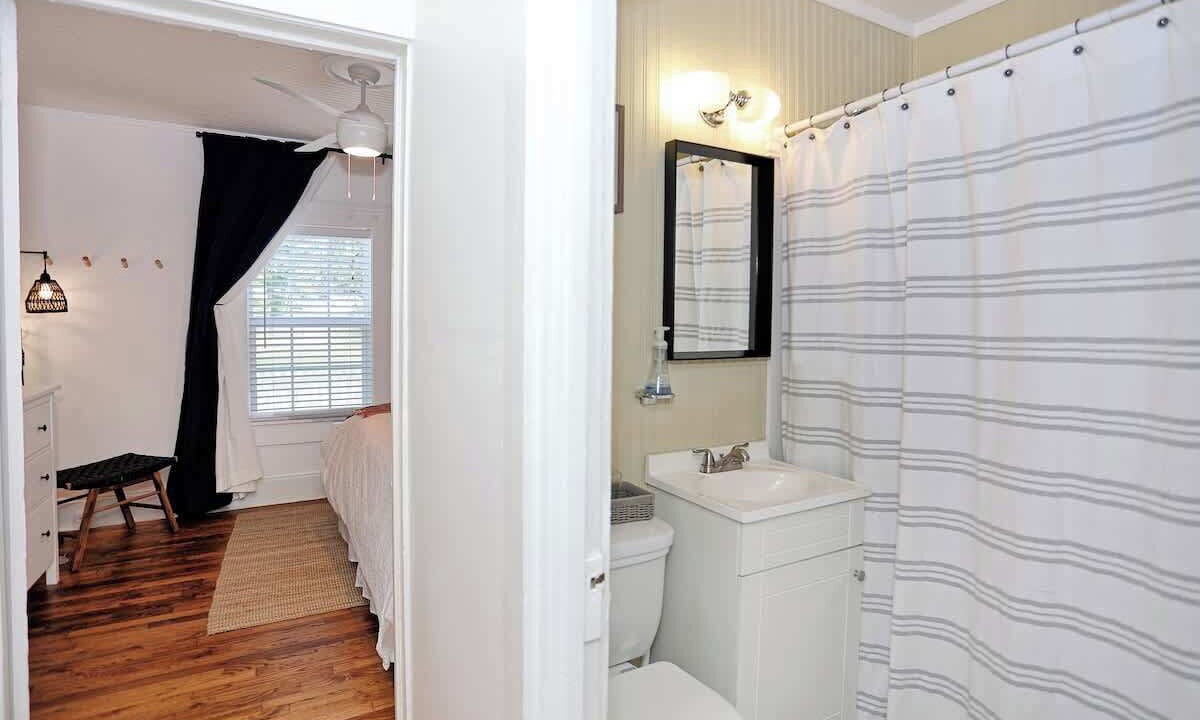 Photo of Bathroom in Whitemarsh Island