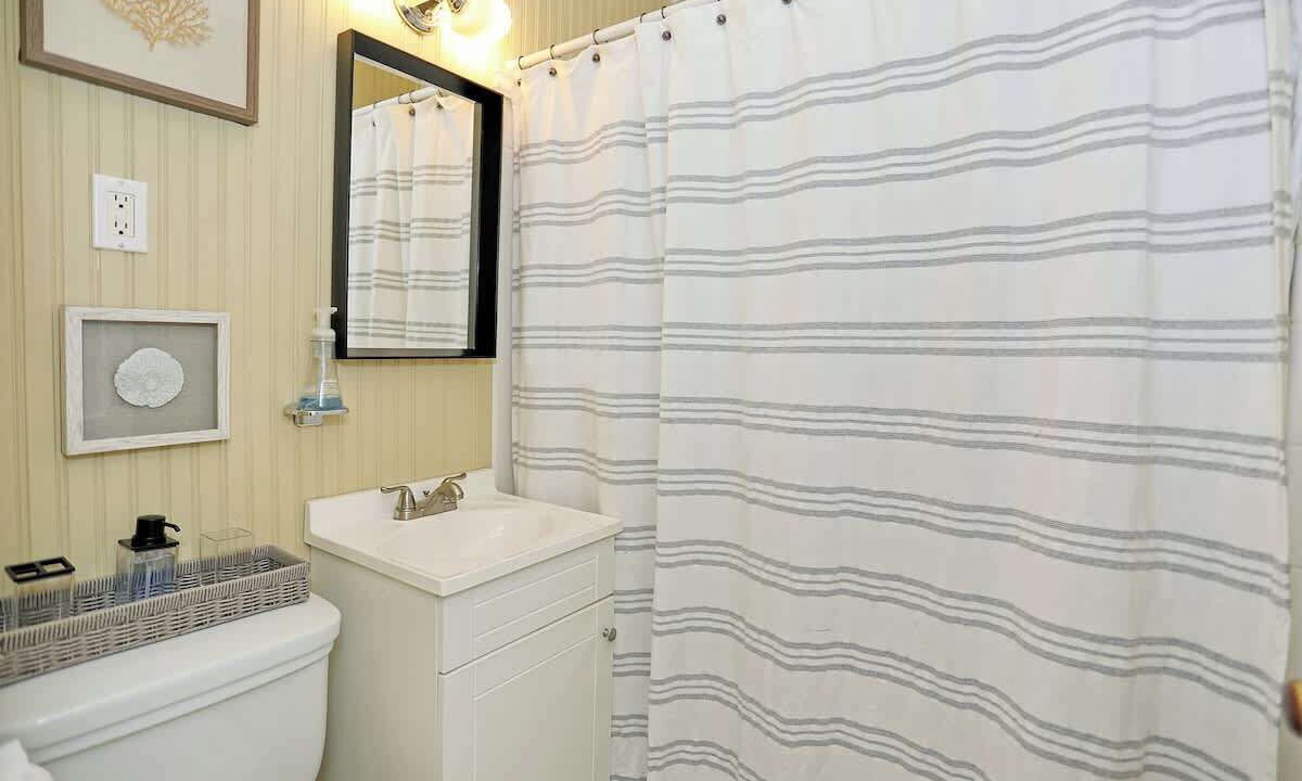 Photo of Bathroom in Whitemarsh Island