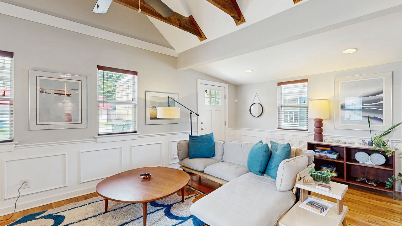 Photo of Livingroom in Westside