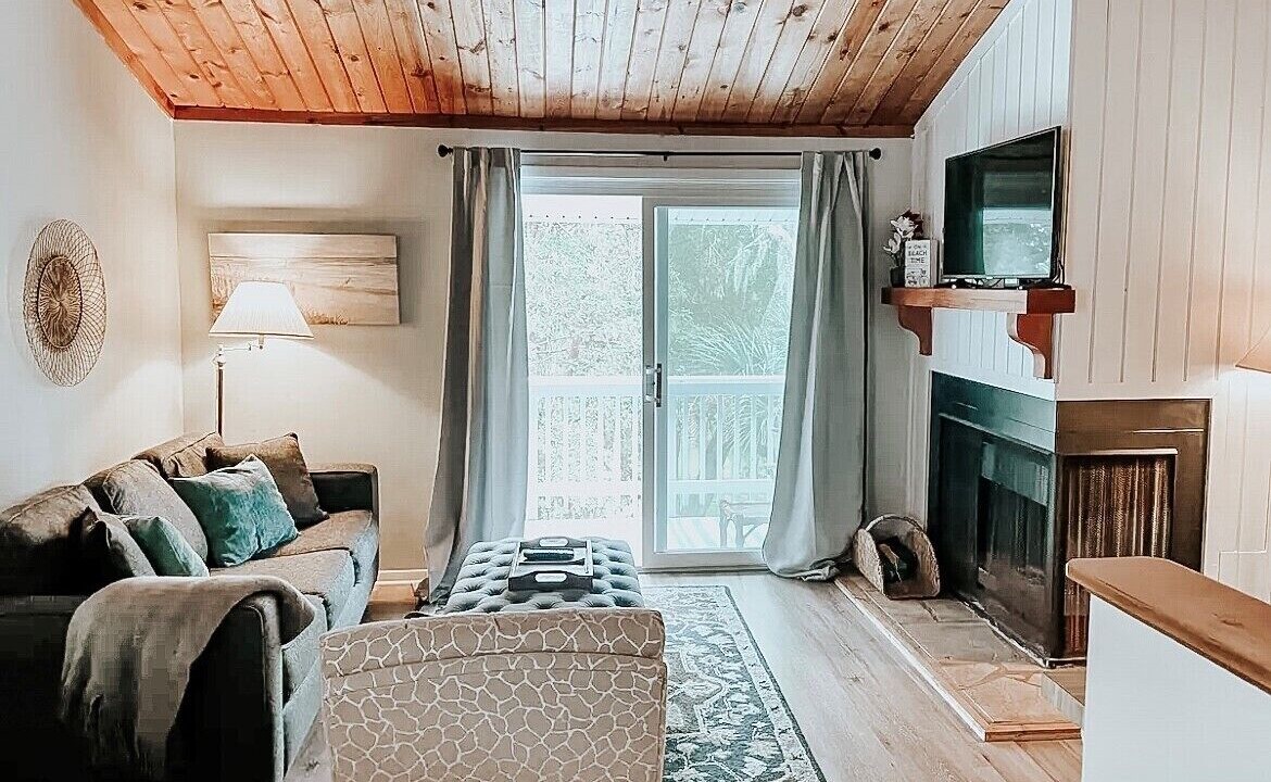 Photo of Livingroom in Ocean Ridge
