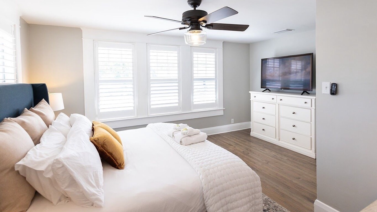 Photo of Bedroom in Bayshore Gardens