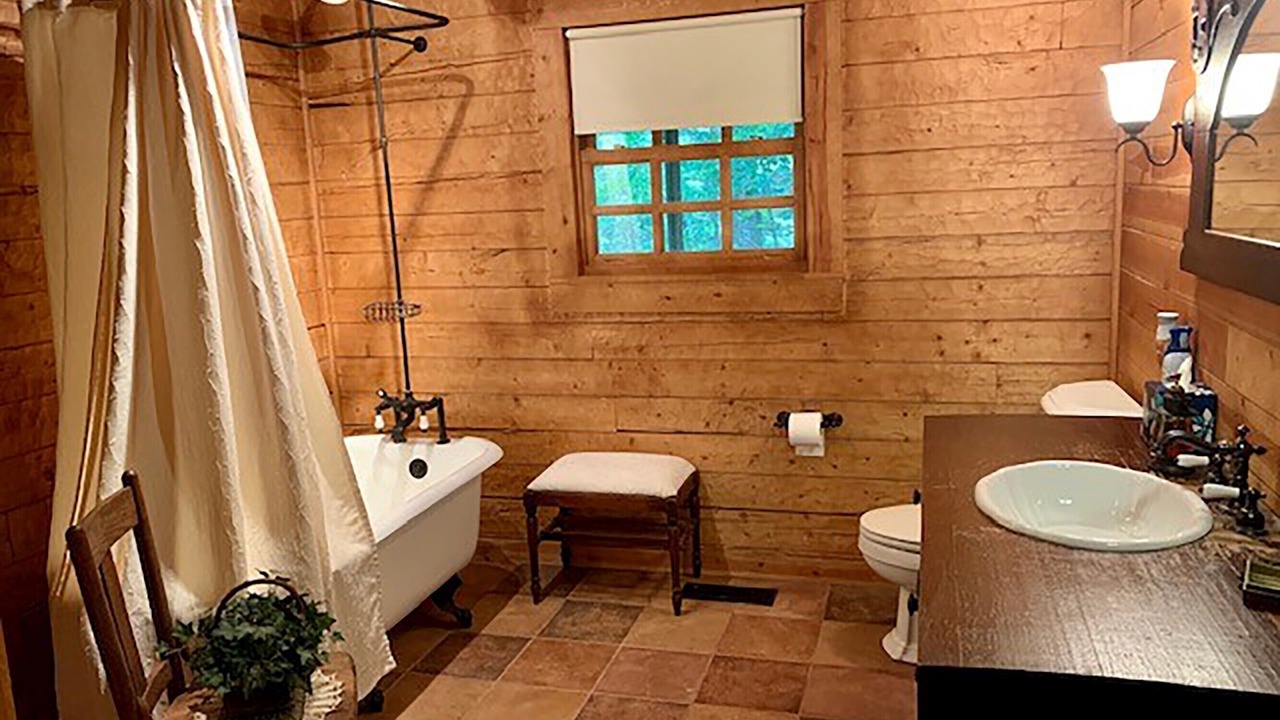 Photo of Bathroom in Garfield