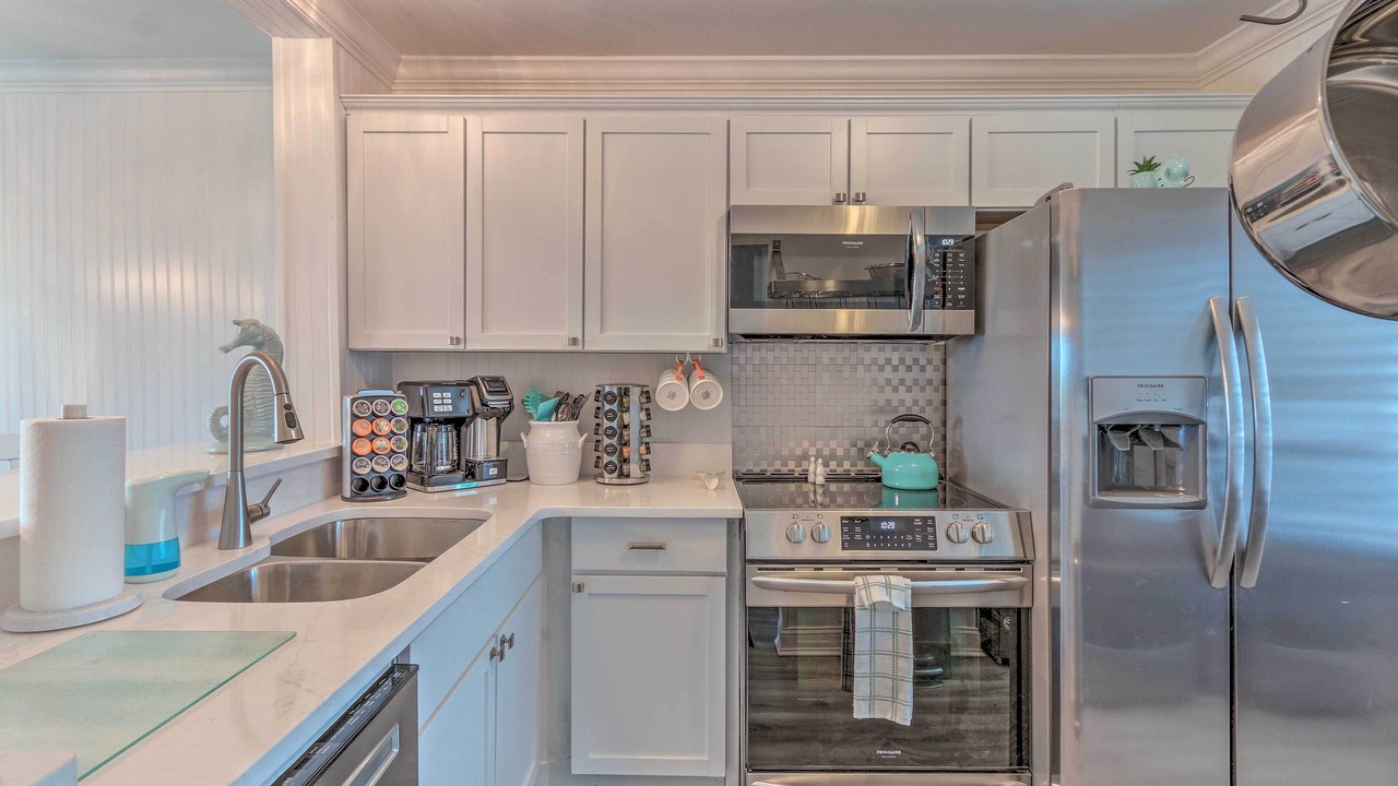 Photo of Kitchen in Oceanmarsh Subdivision