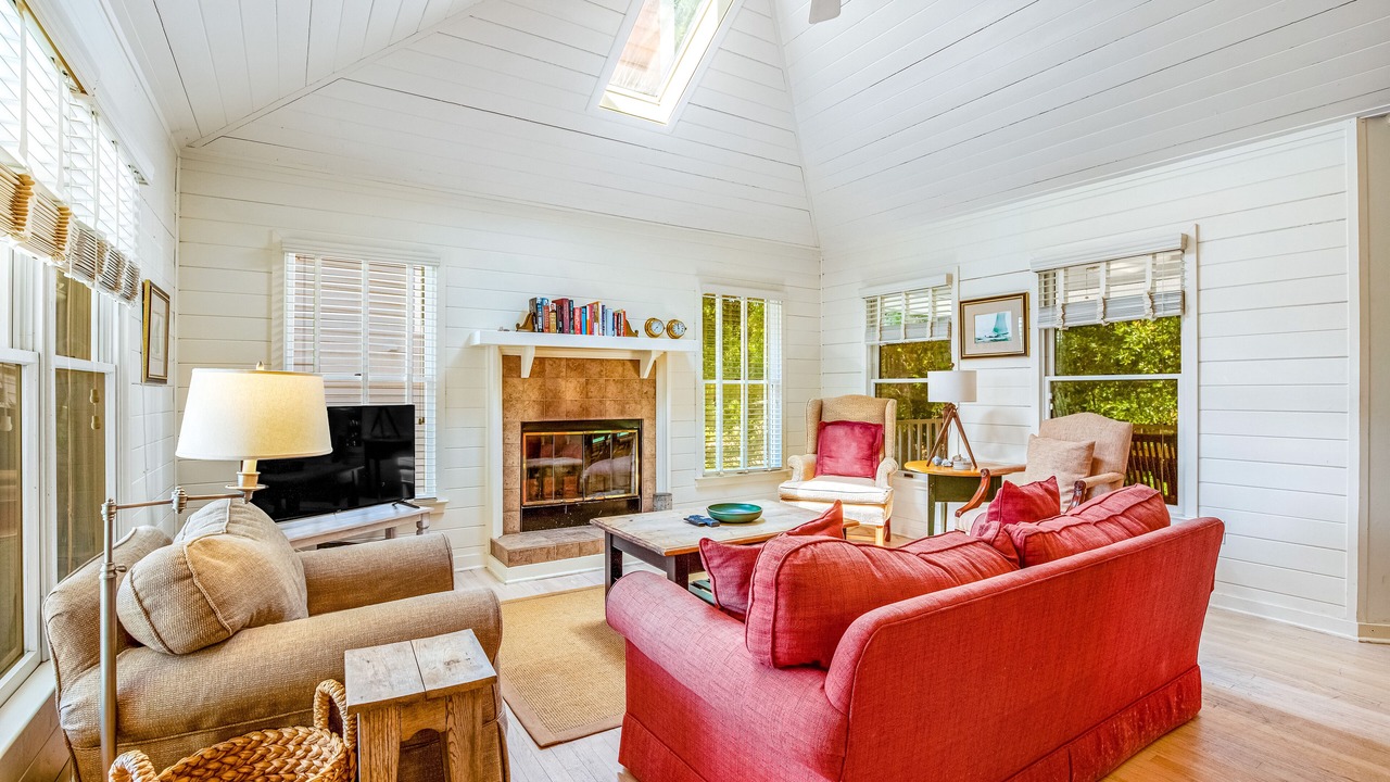 Photo of Livingroom in Pelican Bay
