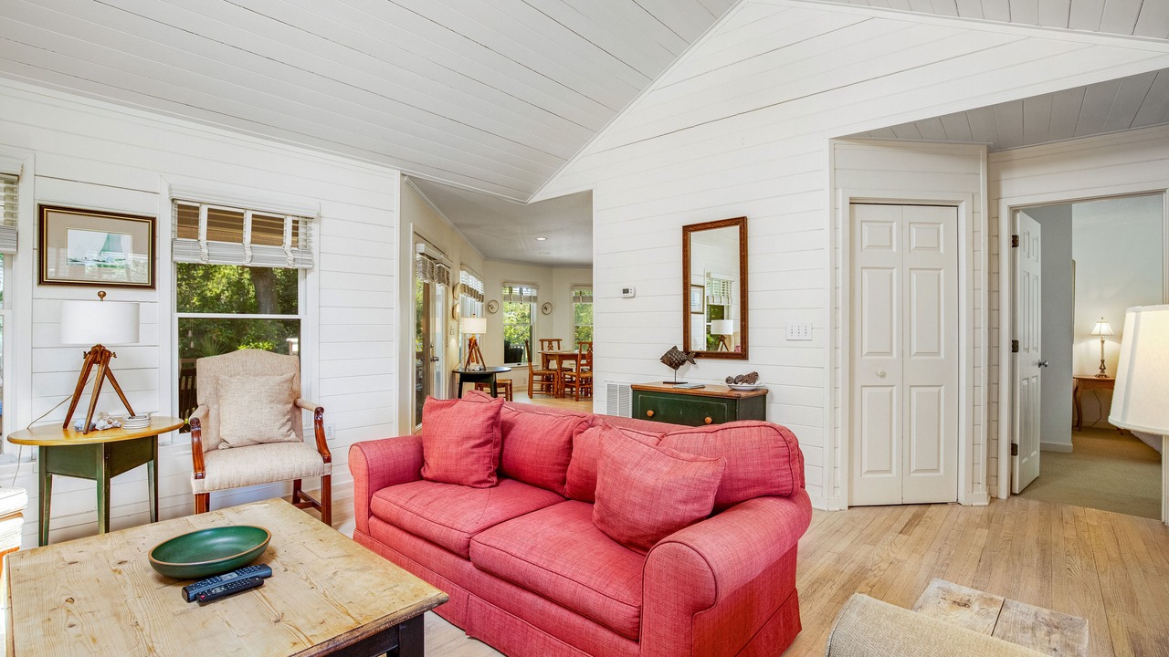 Photo of Livingroom in Pelican Bay
