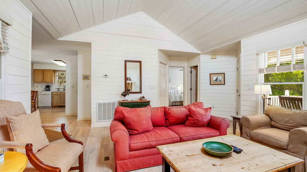 Photo of Livingroom in Pelican Bay