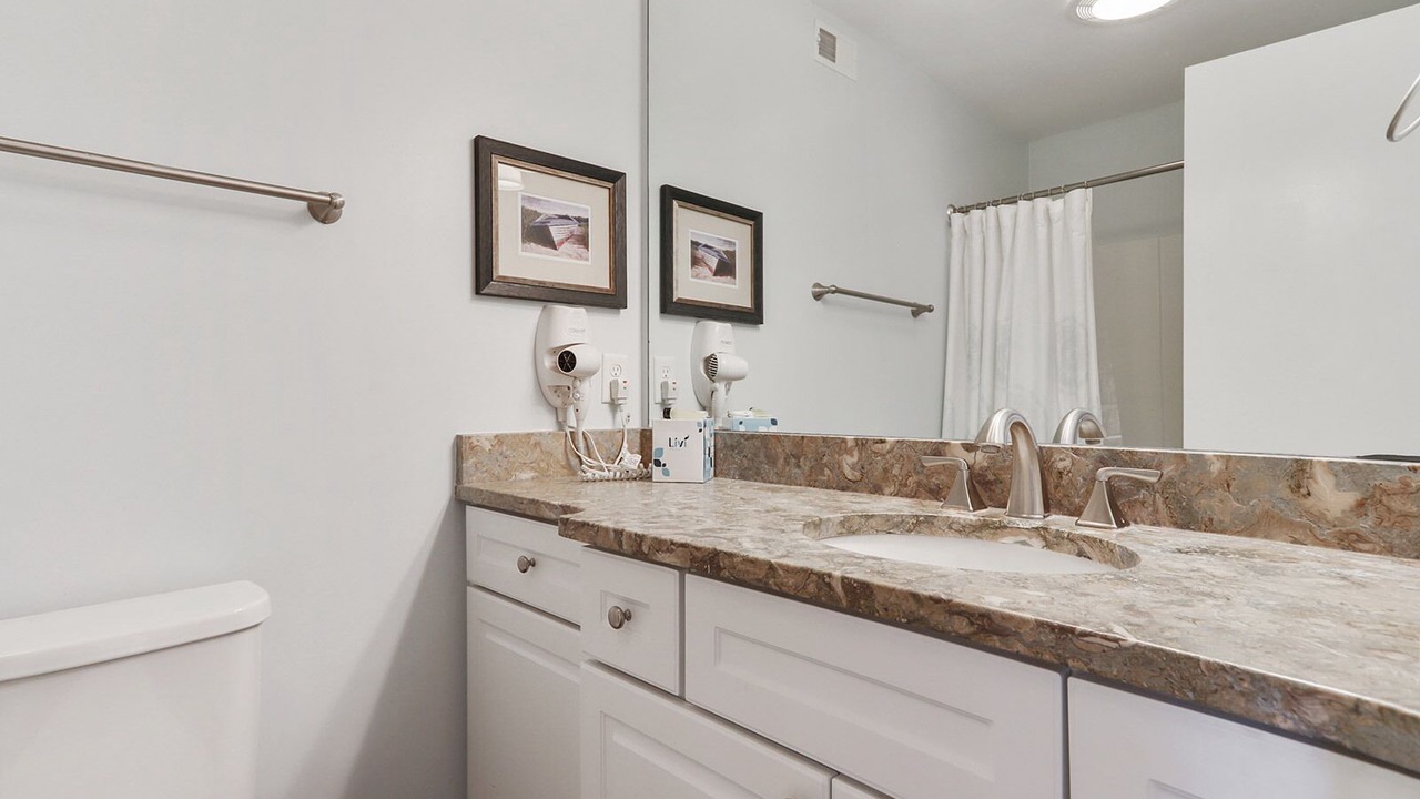 Photo of Bathroom in Night Heron