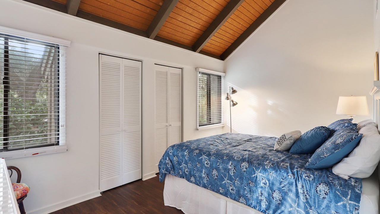 Photo of Bedroom in Night Heron