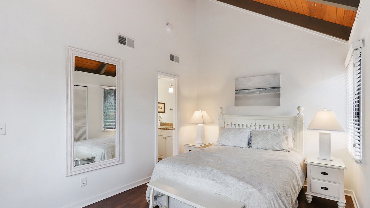 Photo of Bedroom in Night Heron