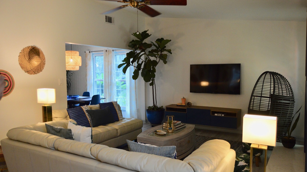 Photo of Livingroom in Whitemarsh Island