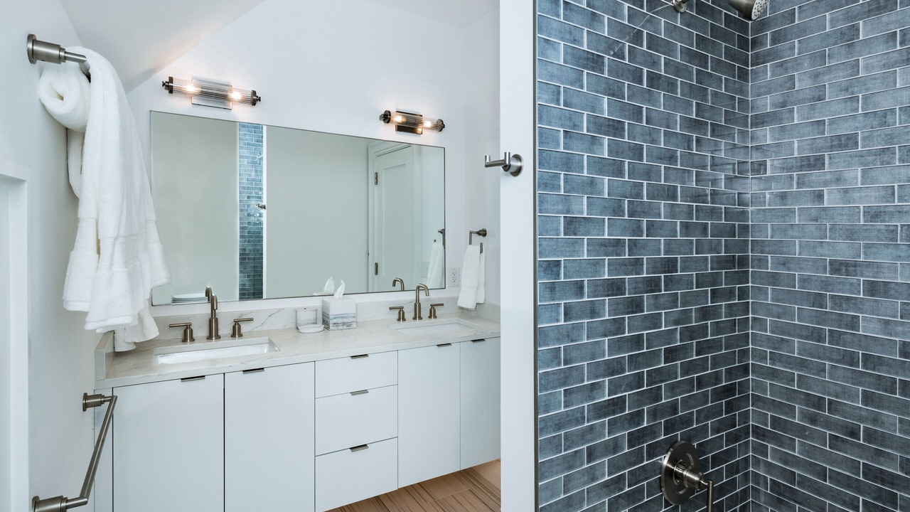 Photo of Bathroom in Vanderhorst Plantation