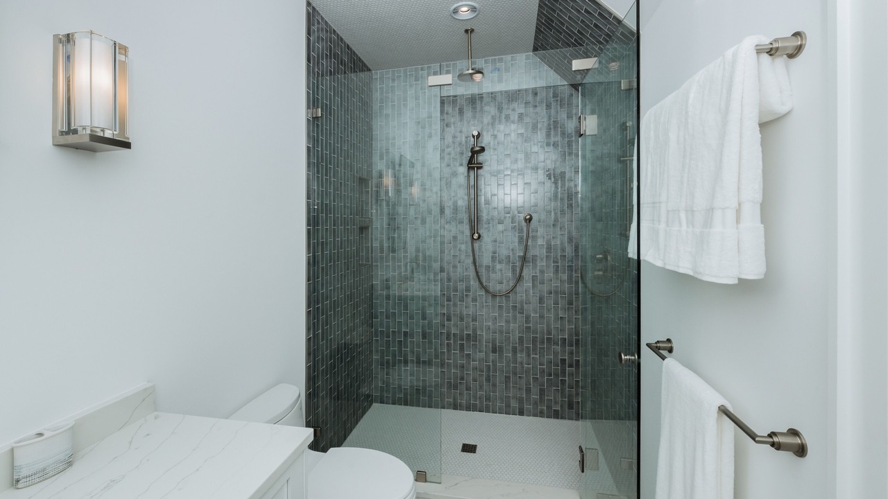 Photo of Bathroom in Vanderhorst Plantation