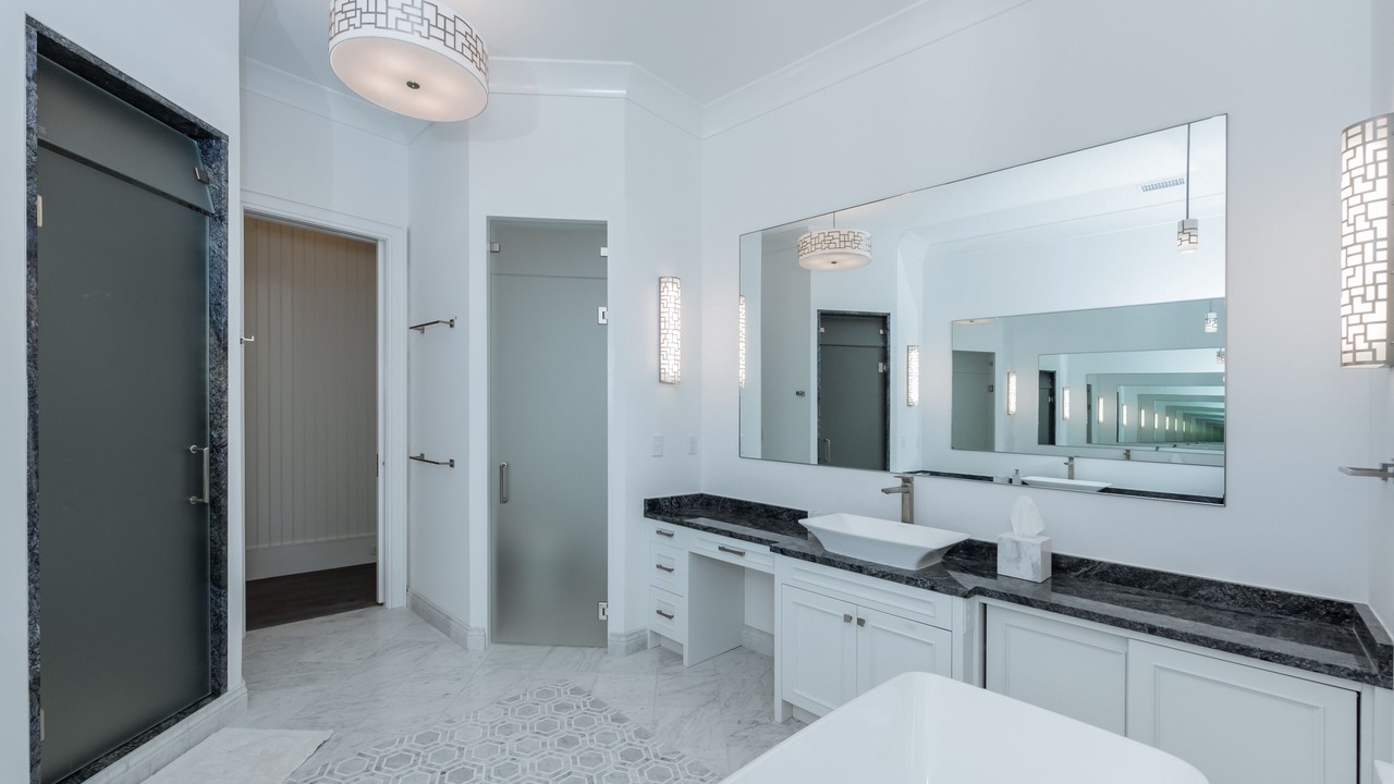 Photo of Bathroom in Vanderhorst Plantation