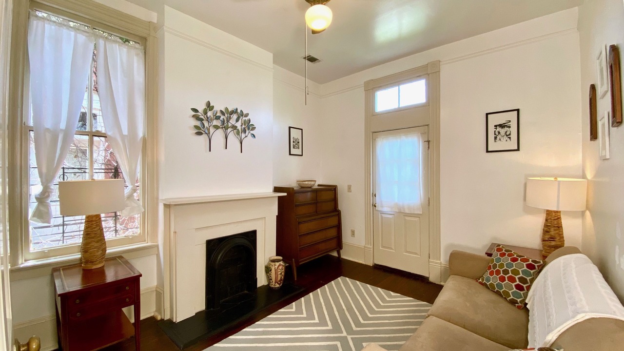 Photo of Livingroom in Old West Broad Neighborhood