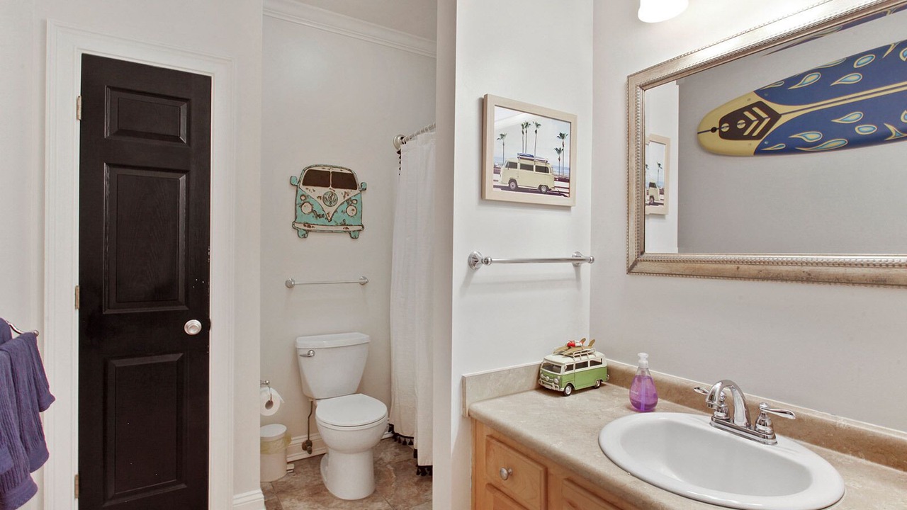Photo of Bathroom in Thunderbolt