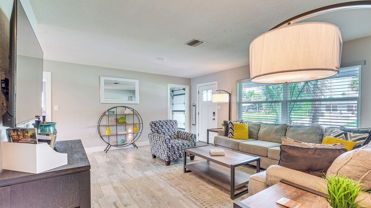 Photo of Livingroom in Indian Waters