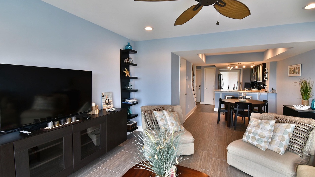 Photo of Livingroom in Oceanmarsh Subdivision