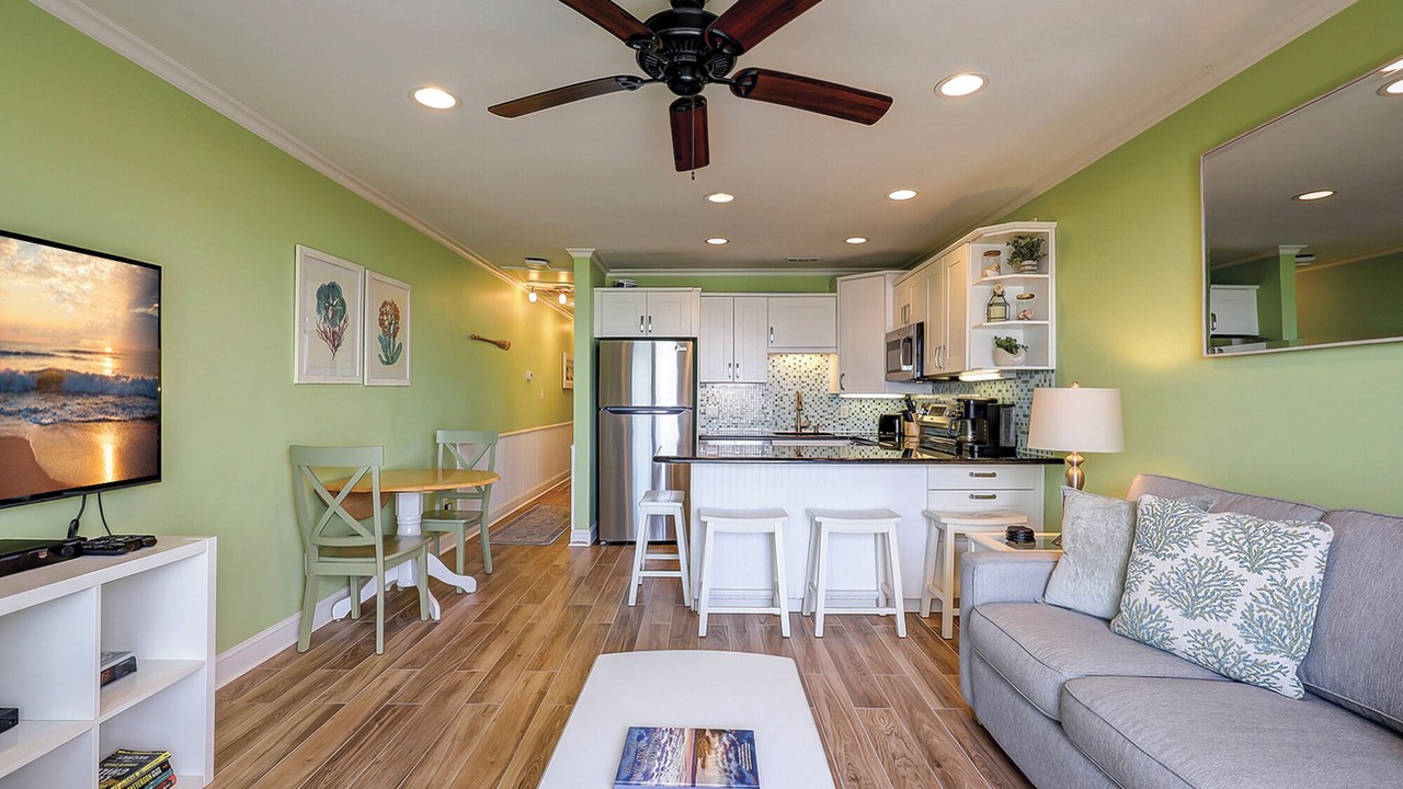Photo of Livingroom in North Forest Beach