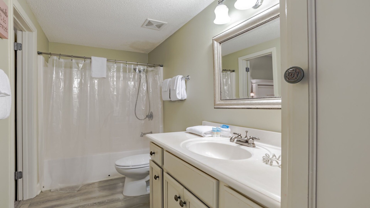 Photo of Bathroom in Orange Beach East