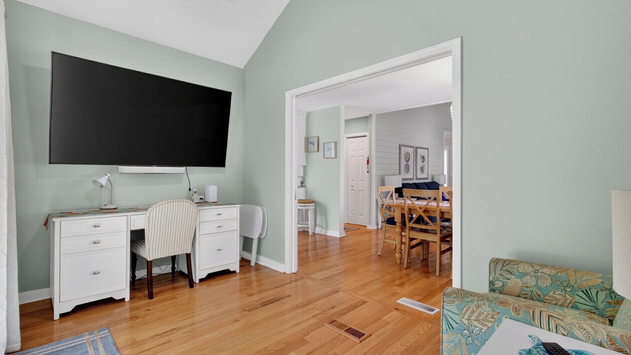 Photo of Livingroom in Pelican Bay