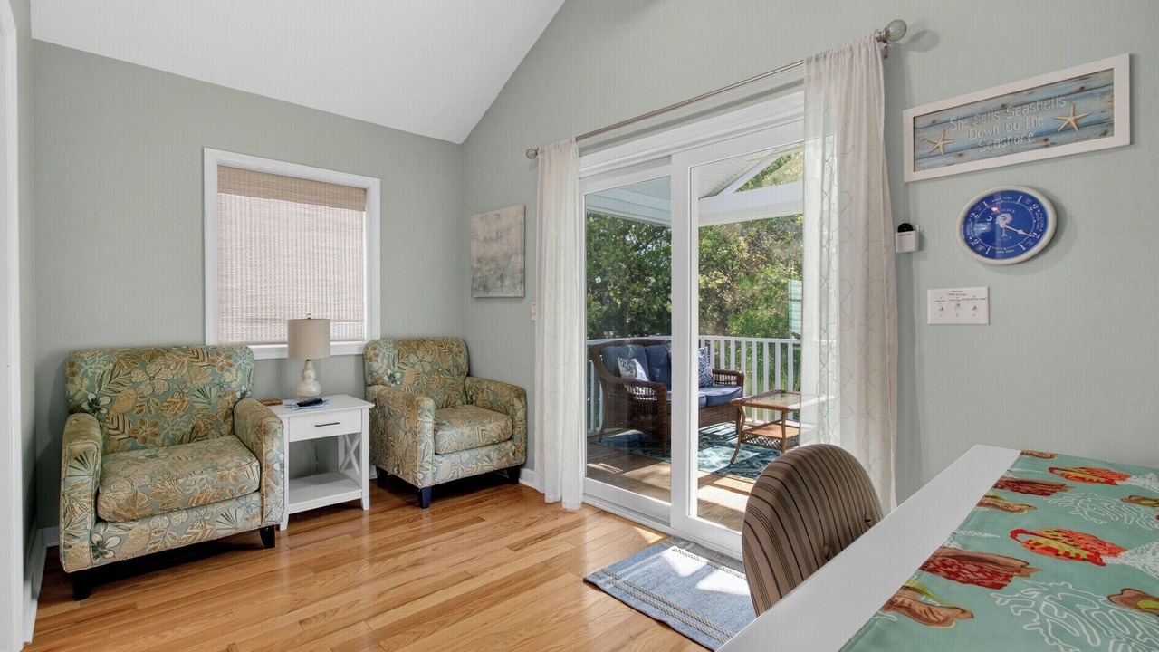 Photo of Livingroom in Pelican Bay