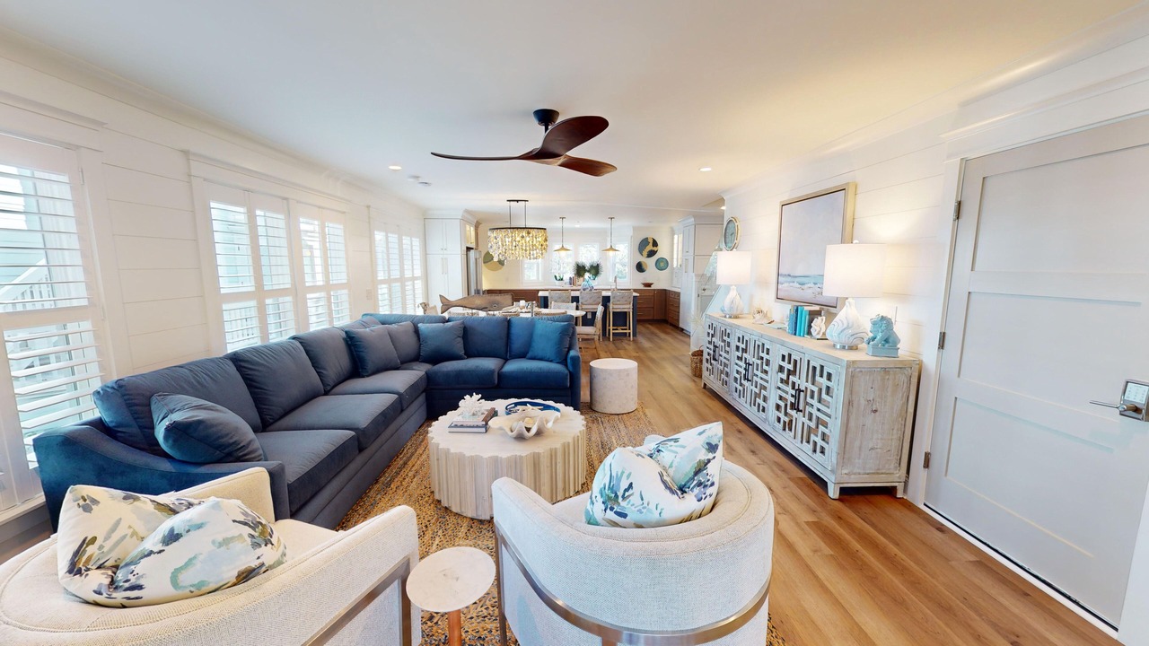 Photo of Livingroom in Pelican Bay