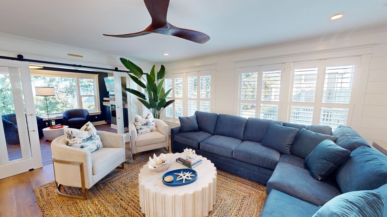 Photo of Livingroom in Pelican Bay