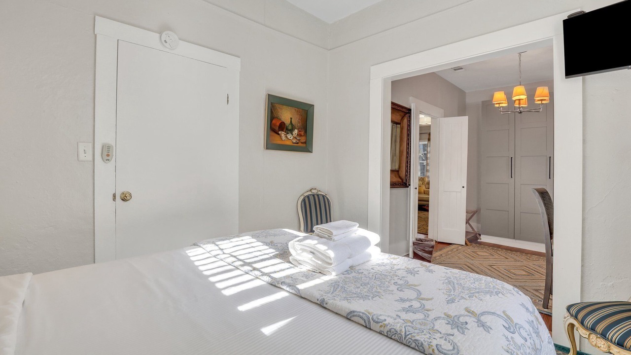 Photo of Bedroom in Beach Institute