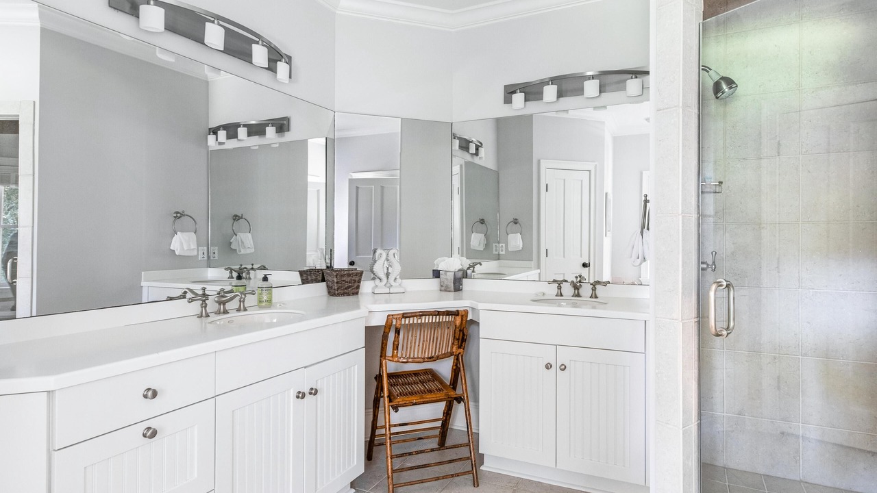 Photo of Bathroom in Vanderhorst Plantation