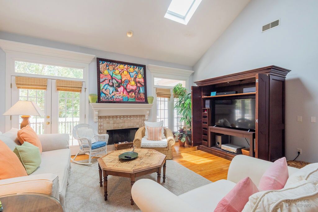 Photo of Livingroom in North Forest Beach