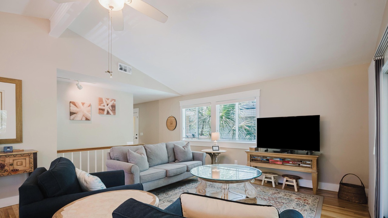 Photo of Livingroom in North Forest Beach