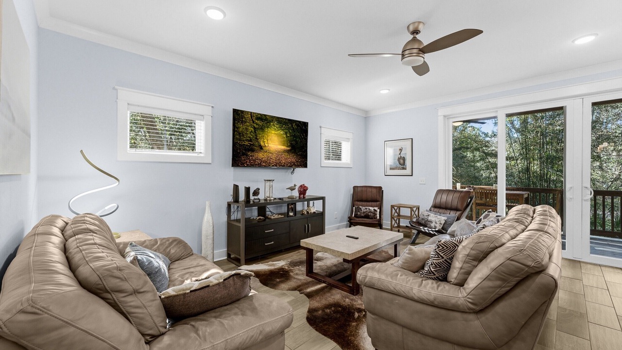 Photo of Livingroom in Folly Field