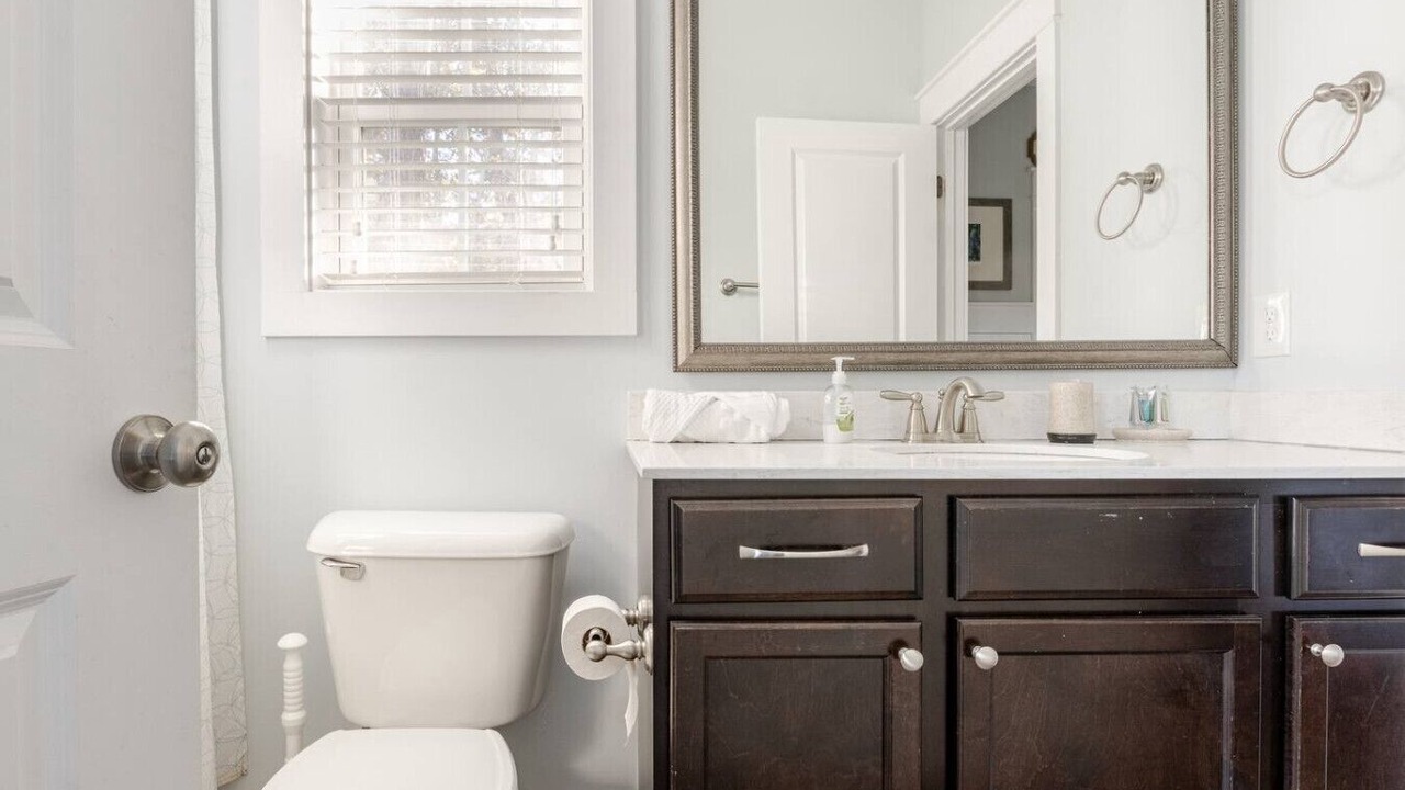 Photo of Bathroom in Folly Field