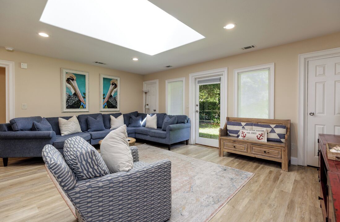 Photo of Livingroom in North Forest Beach