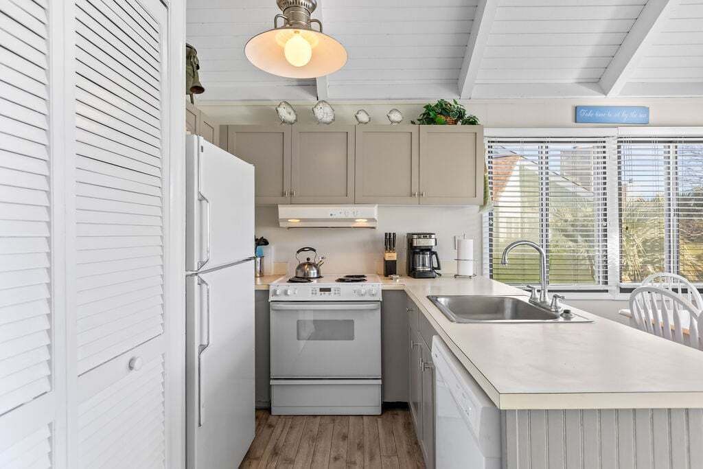 Photo of Kitchen in Sealoft Villas