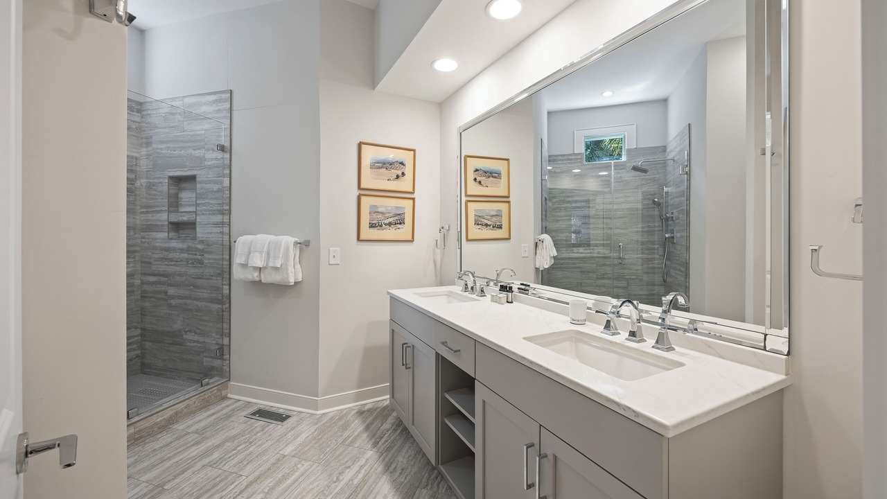 Photo of Bathroom in Vanderhorst Plantation