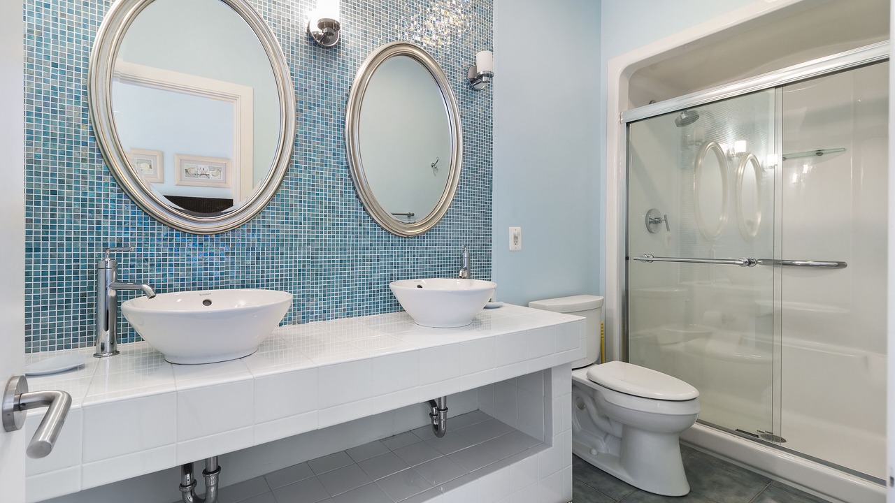 Photo of Bathroom in Vanderhorst Plantation