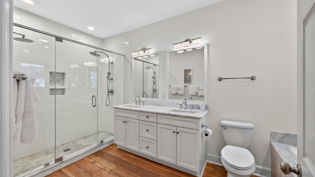 Photo of Bathroom in Vanderhorst Plantation